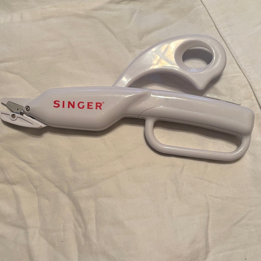 NEW BATTERY Singer White Thread Snips / Fabric Cutters